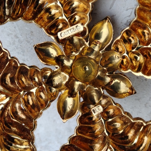 SUBSTANTIAL SOLID 18K Gold Hammered Maltese Cross Pendant - Picture 7 of 16